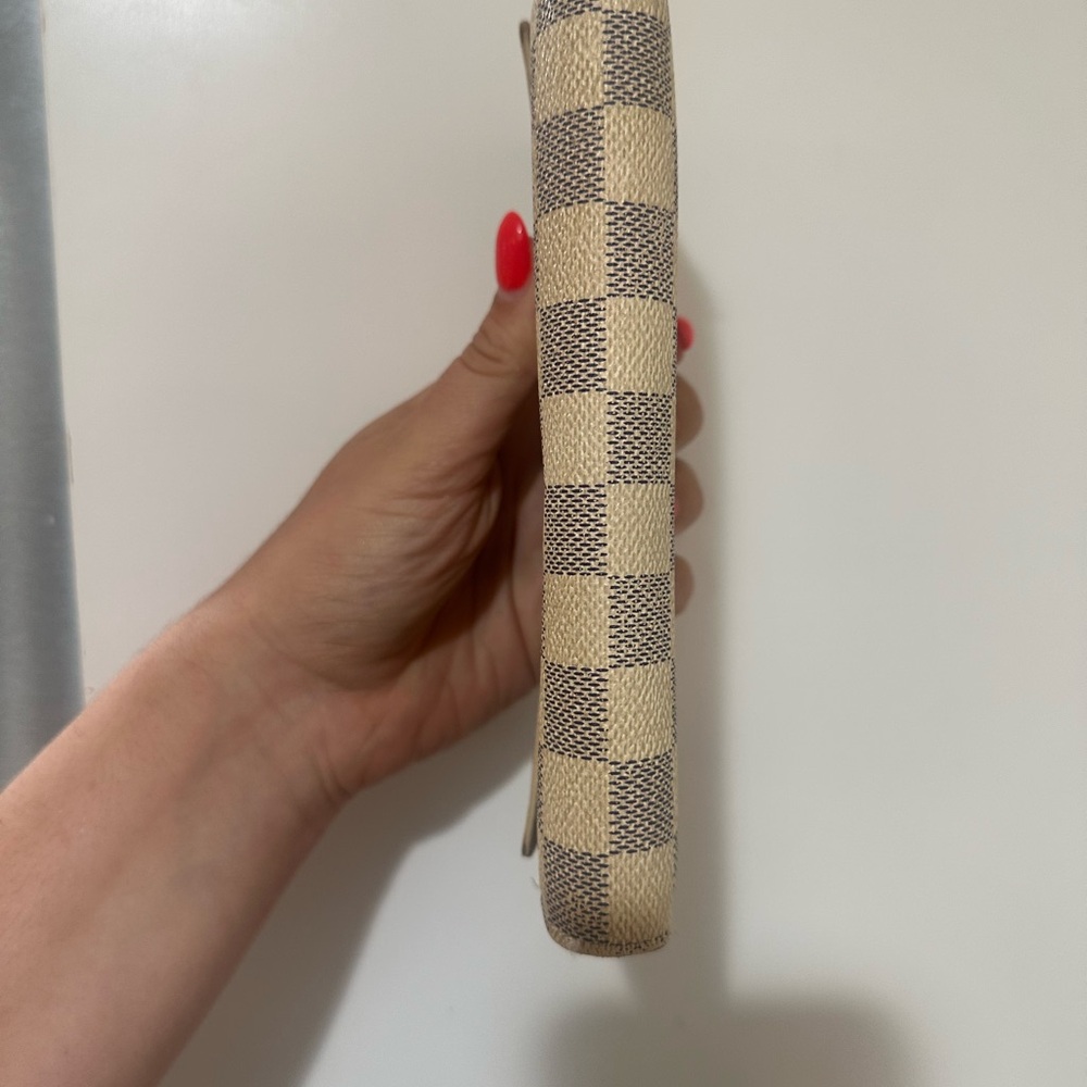 Louis Vuitton Damier Azur Wallet in Cream and Gray - Picture 11 of 13
